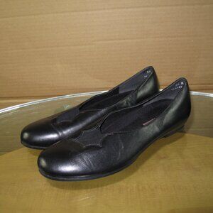 Munro American Women's Flats Black Leather Size 8.5